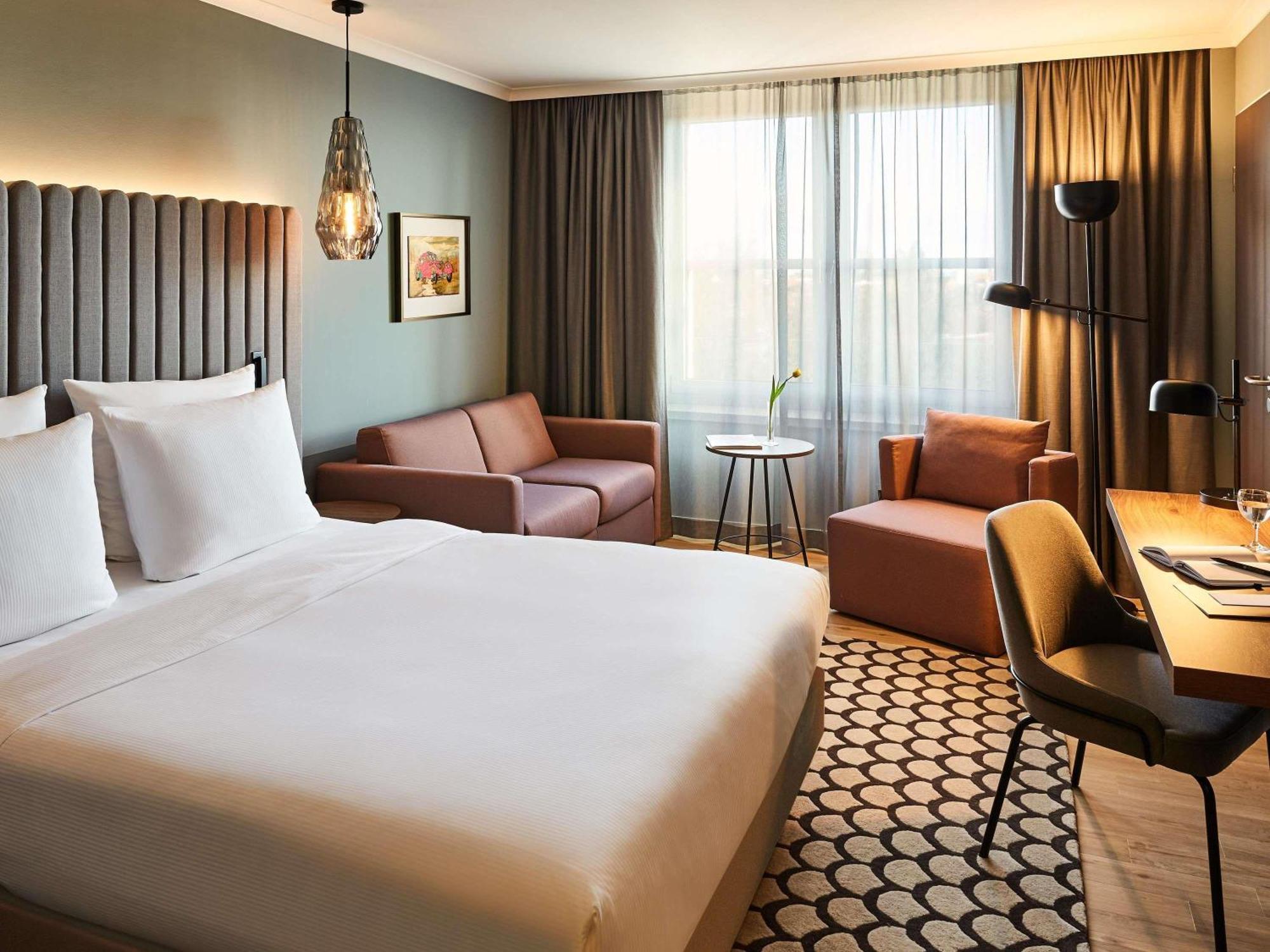 Deluxe Queen Room